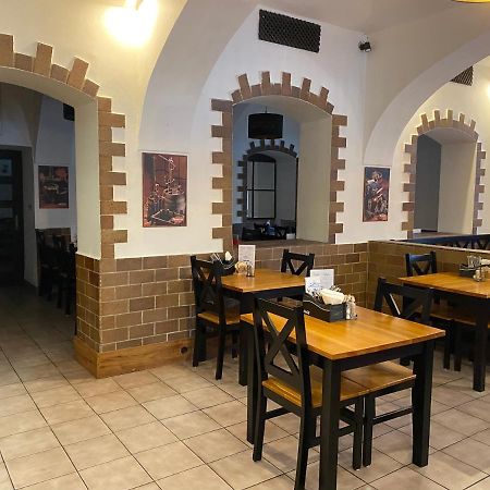Restaurant Motel Hana Barbara Gastro Sro Ostretin Buitenkant foto