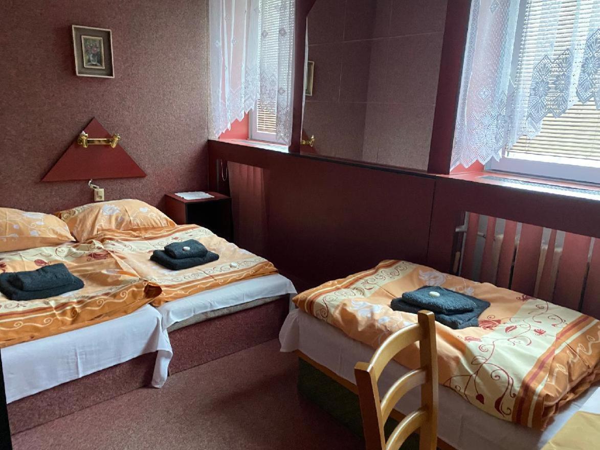 Restaurant Motel Hana Barbara Gastro Sro Ostretin Buitenkant foto