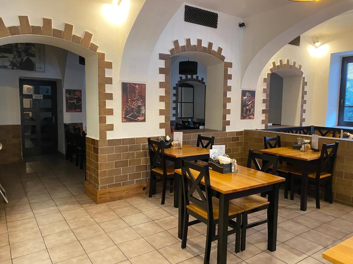 Restaurant Motel Hana Barbara Gastro Sro Ostretin Buitenkant foto