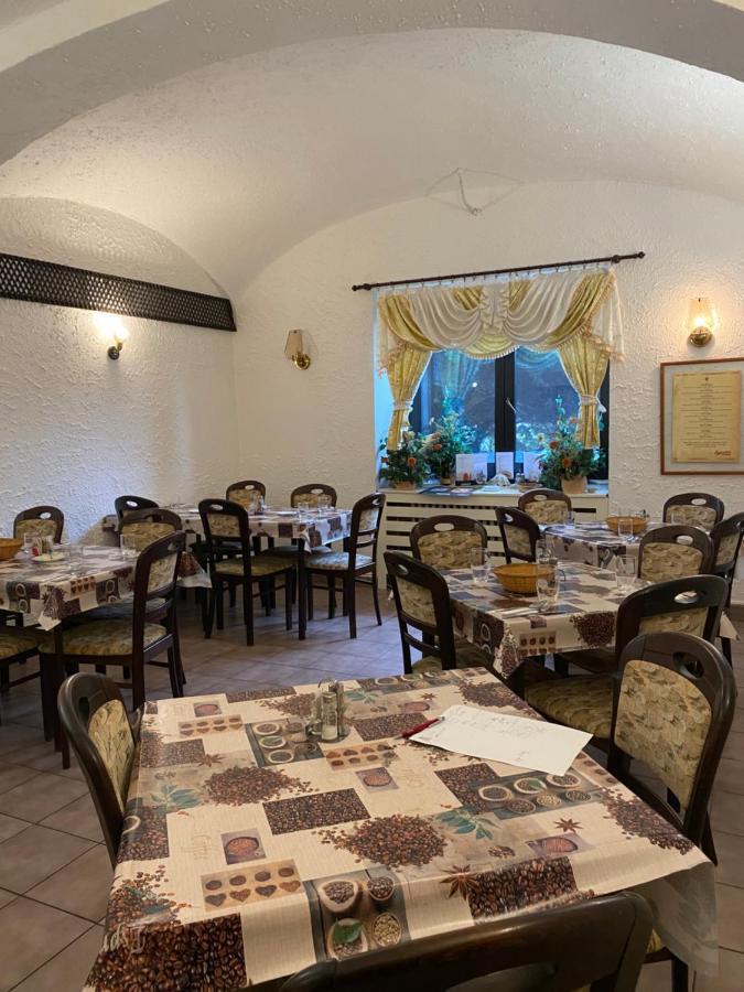Restaurant Motel Hana Barbara Gastro Sro Ostretin Buitenkant foto